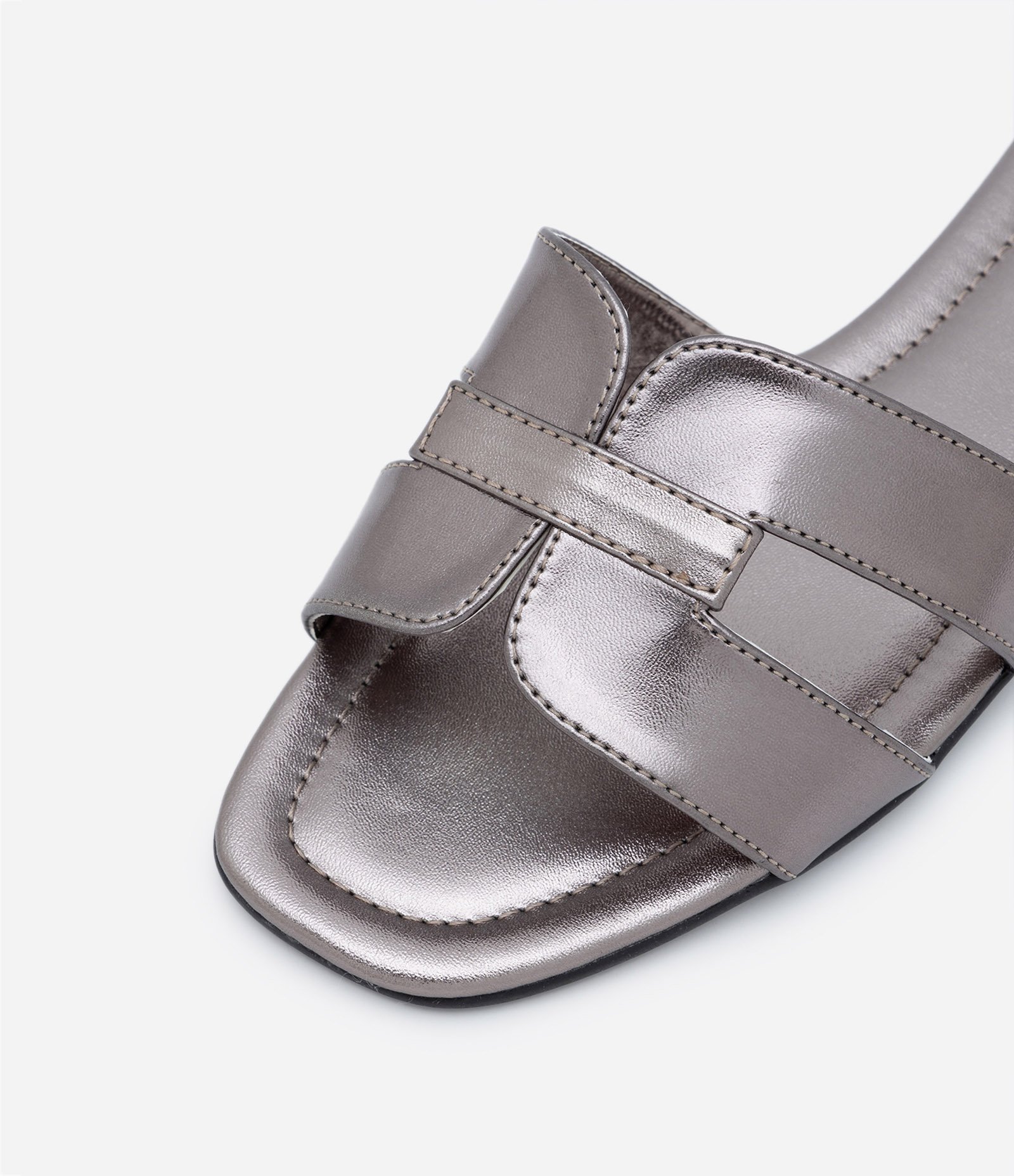 Sandália Rasteira com Cabedal H Prata Envelhecido 4