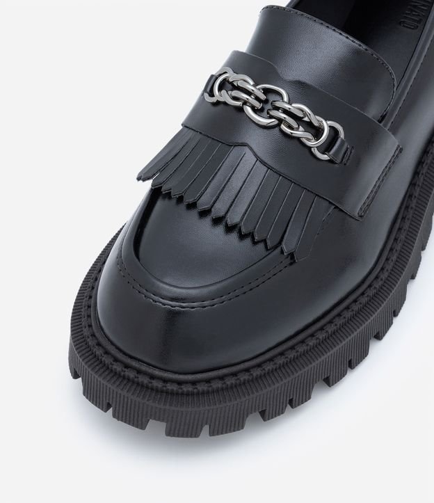 Sapato Loafer Tratorado com Enfeite no Cabedal Preto 4