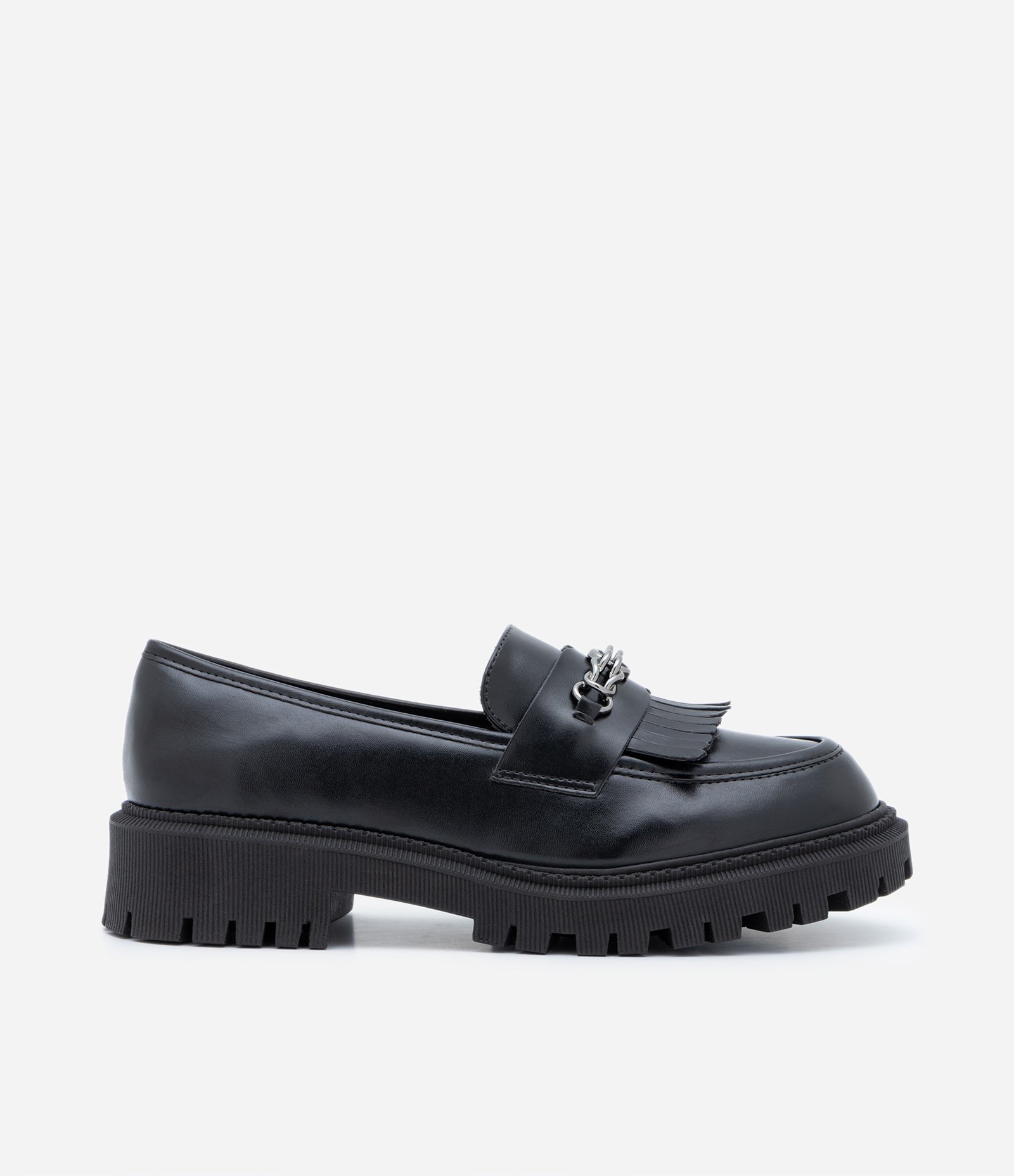 Sapato Loafer Tratorado com Enfeite no Cabedal Preto 1