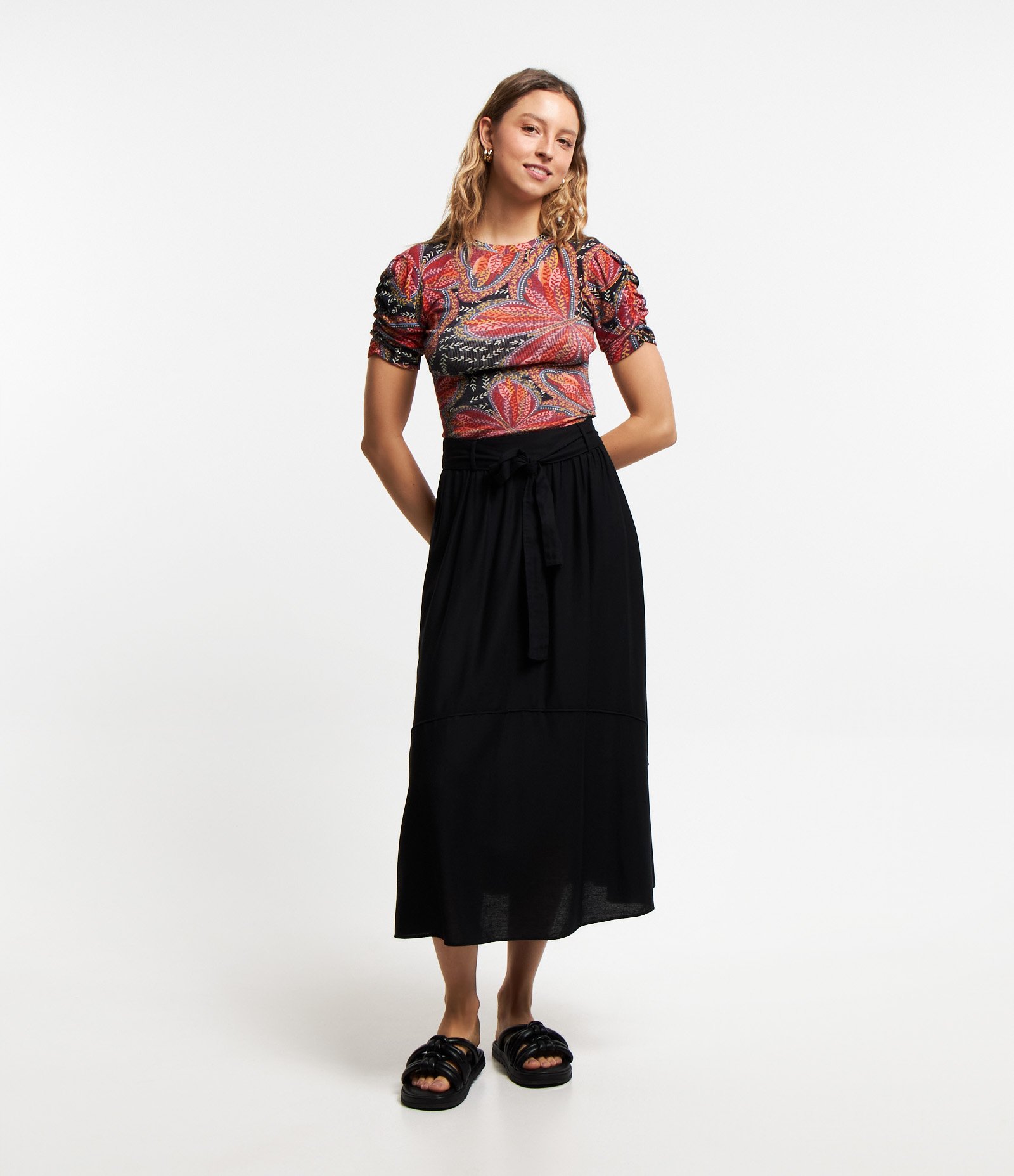 Blusa em Ribana com Manga Franzida e Estampa Borboletas Vermelho 2