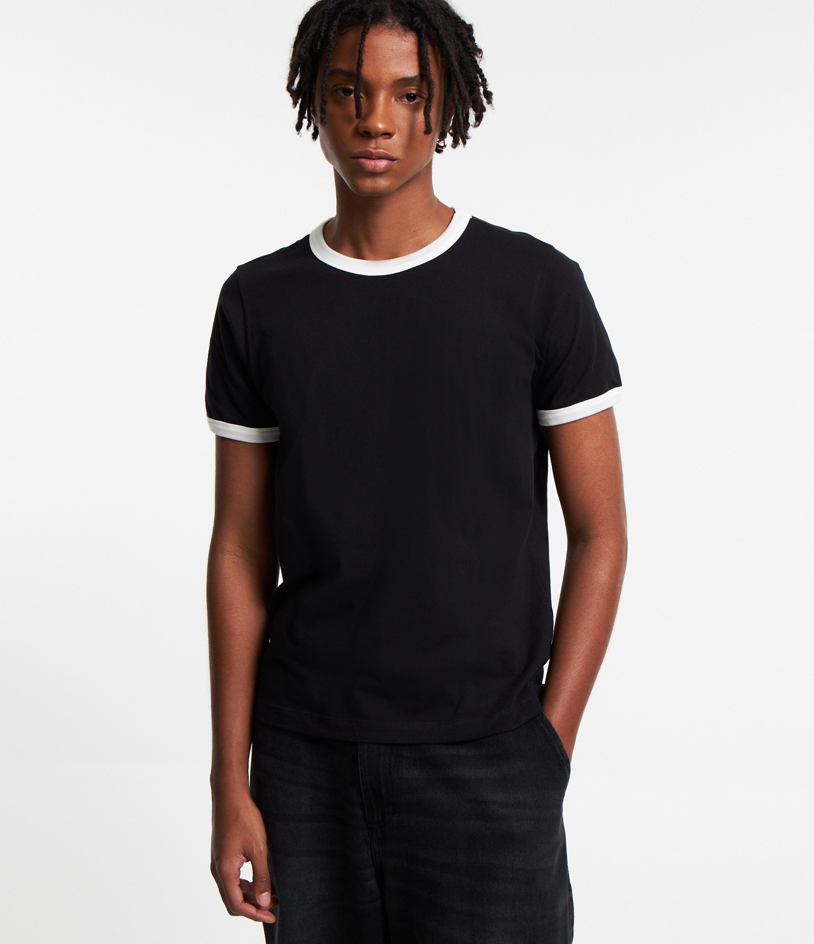 Camiseta Baby Tee em Ribana e Gola Contrastante Preto 1