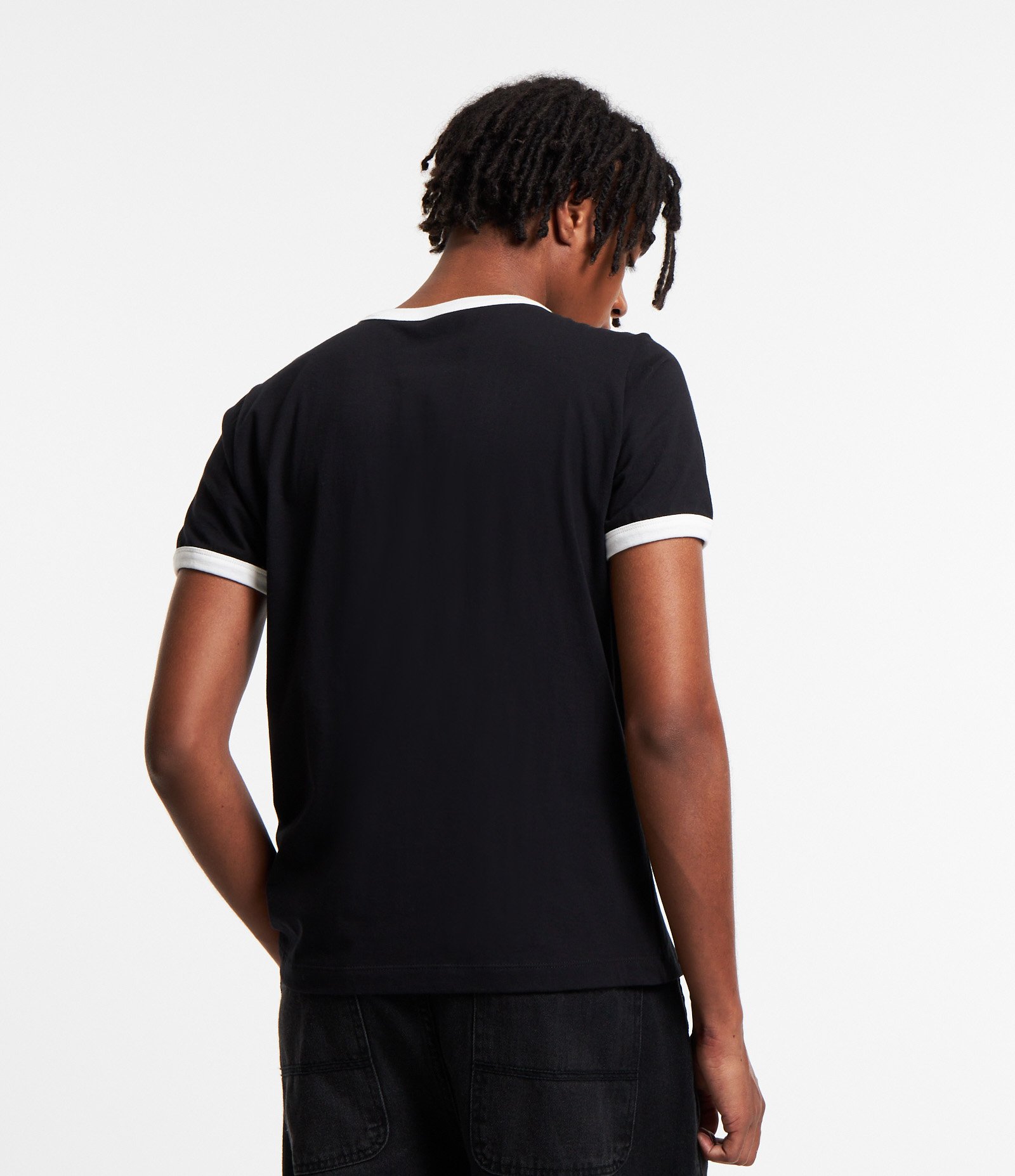 Camiseta Baby Tee em Ribana e Gola Contrastante Preto 3