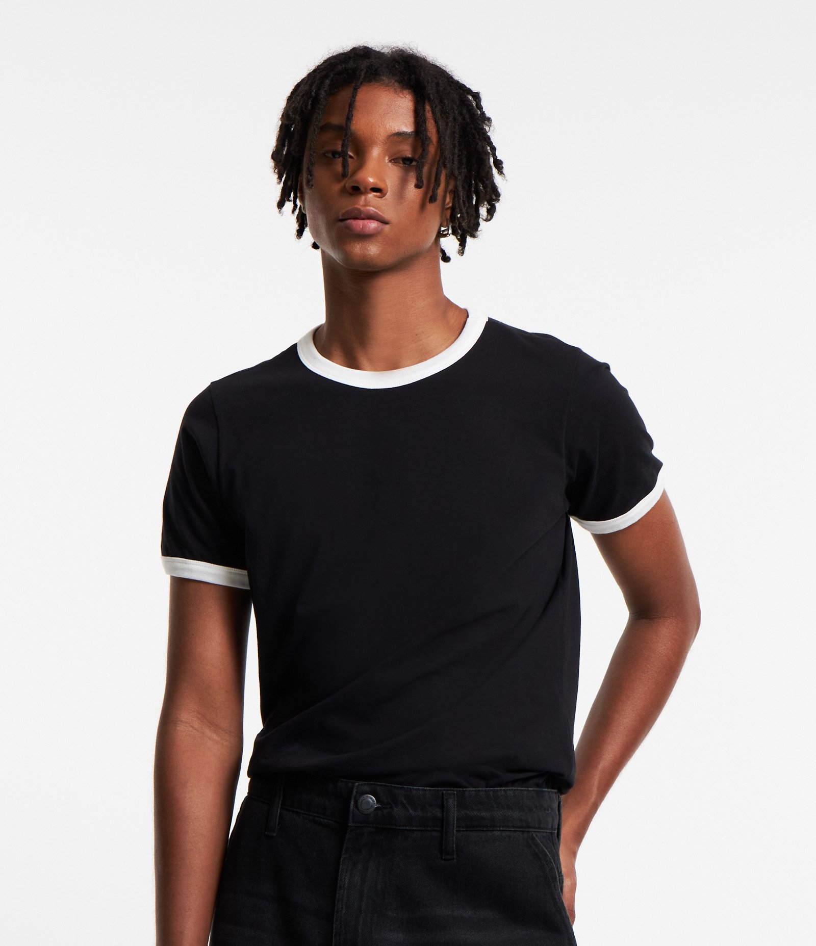 Camiseta Baby Tee em Ribana e Gola Contrastante Preto 5