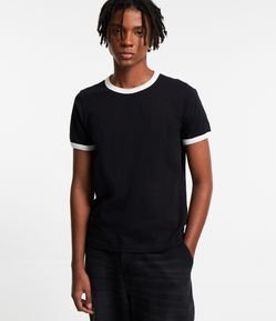 Camiseta Baby Tee em Ribana e Gola Contrastante
