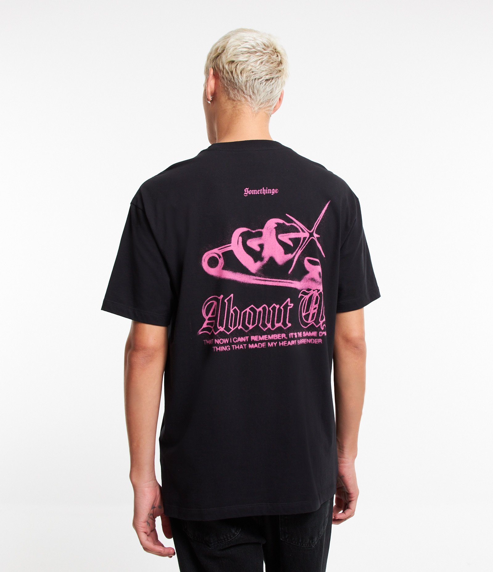 Camiseta Relaxed em Algodão com Estampa Something About Preto 3