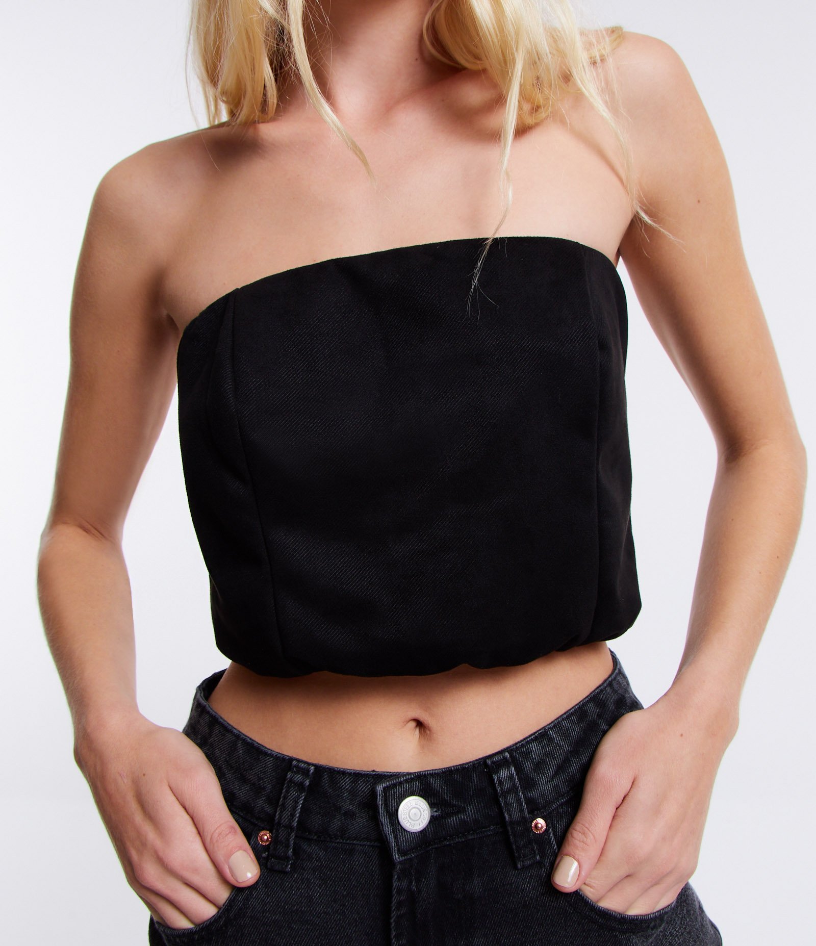 Blusa Cropped Tomara que Caia em Suede com Lastex Preto 5