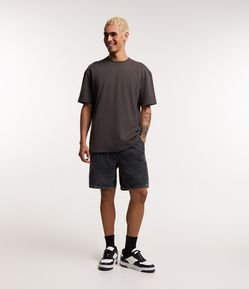 Bermuda Jeans com Cós Elástico e Etiqueta Aplicada