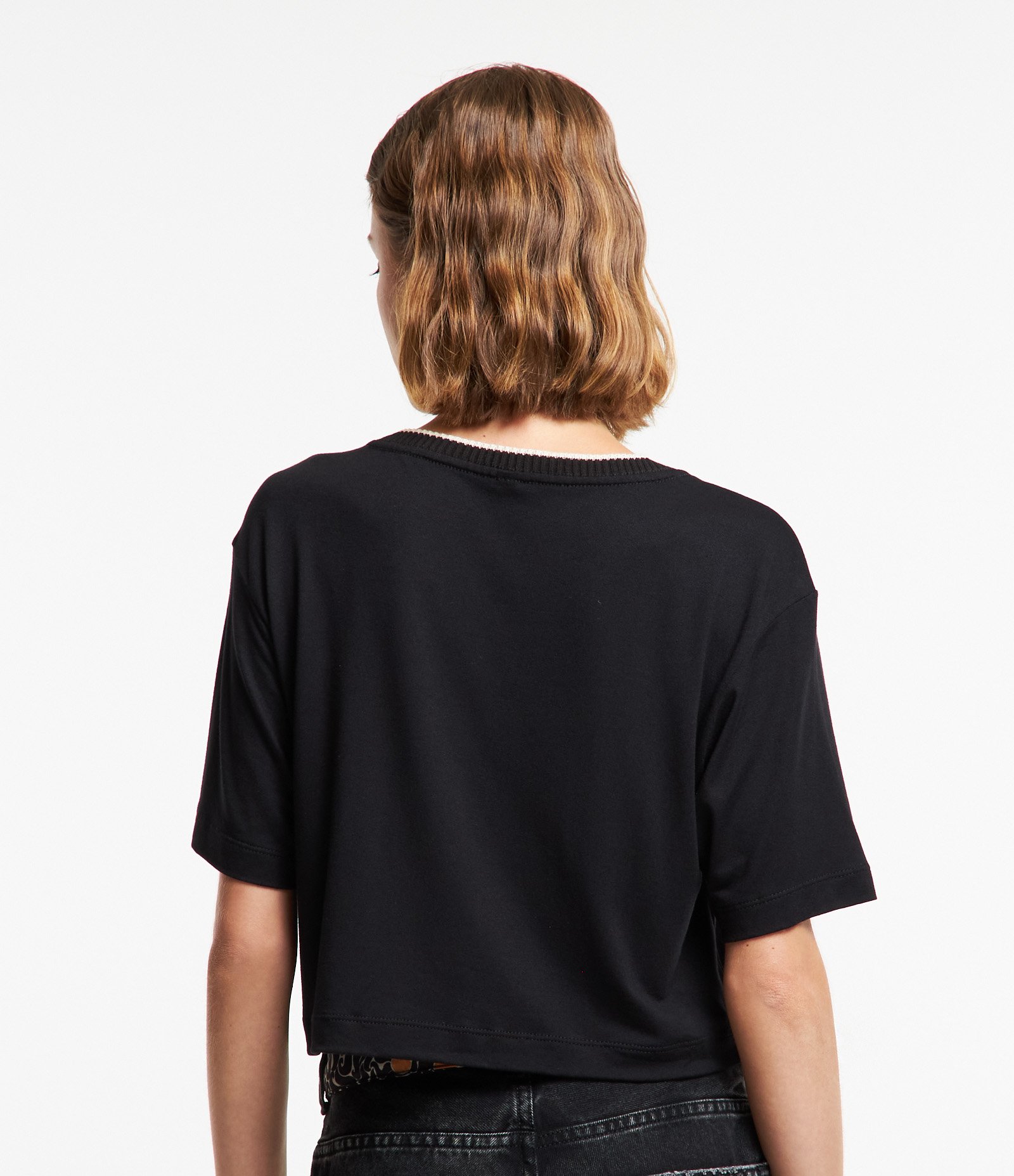 Blusa T-shirt em Crepe com Golinha em Tricô Preto 3