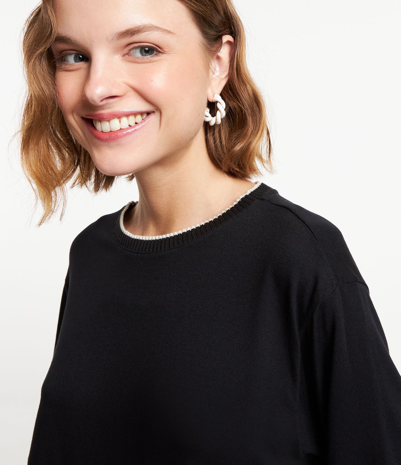 Blusa T-shirt em Crepe com Golinha em Tricô Preto 4