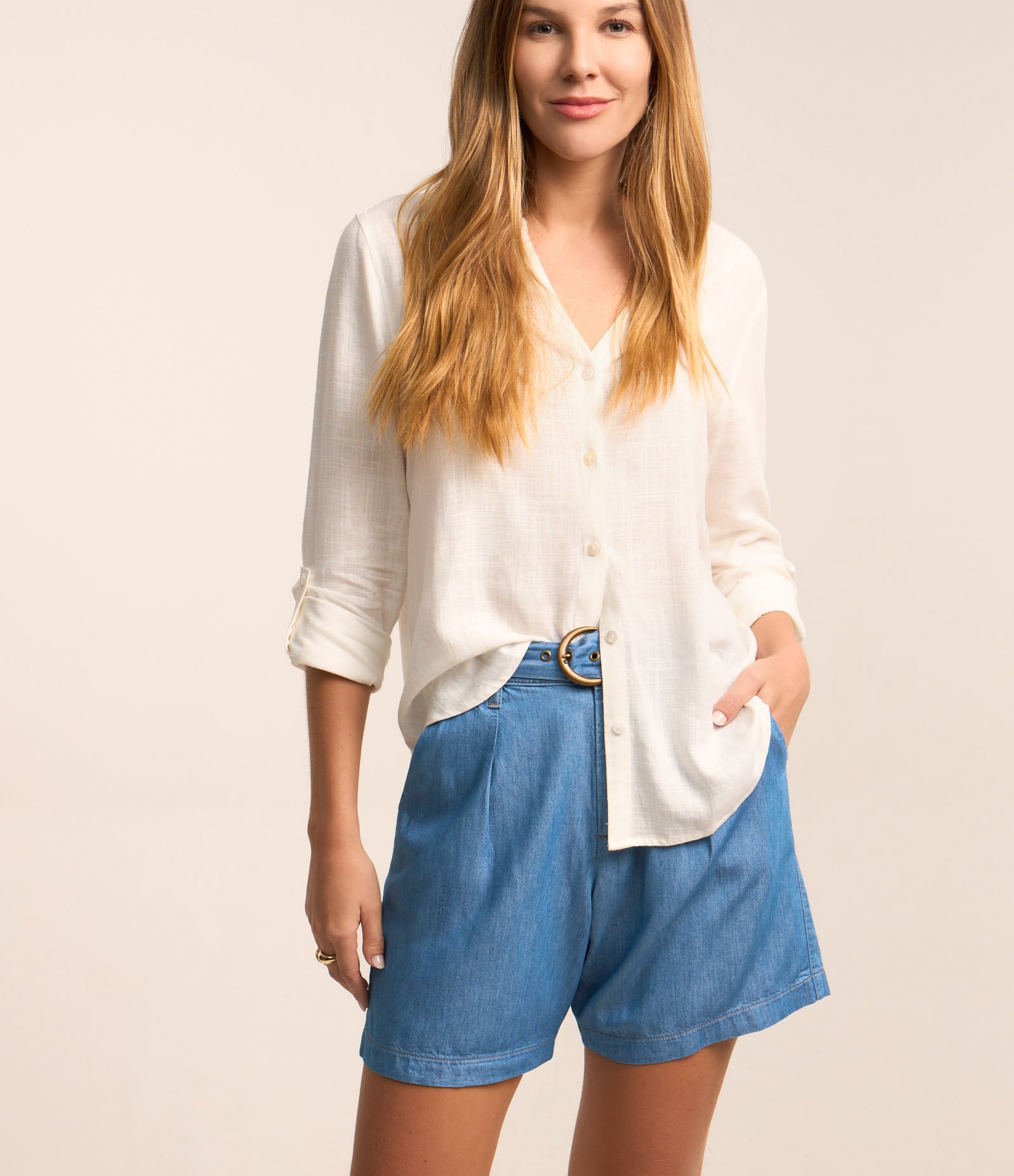 Short Cintura Média em Jeans com Cinto Afivelado e Pregas Azul 3