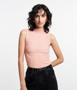 Blusa sem Manga em Tecido Texturizado com Golinha Alta
