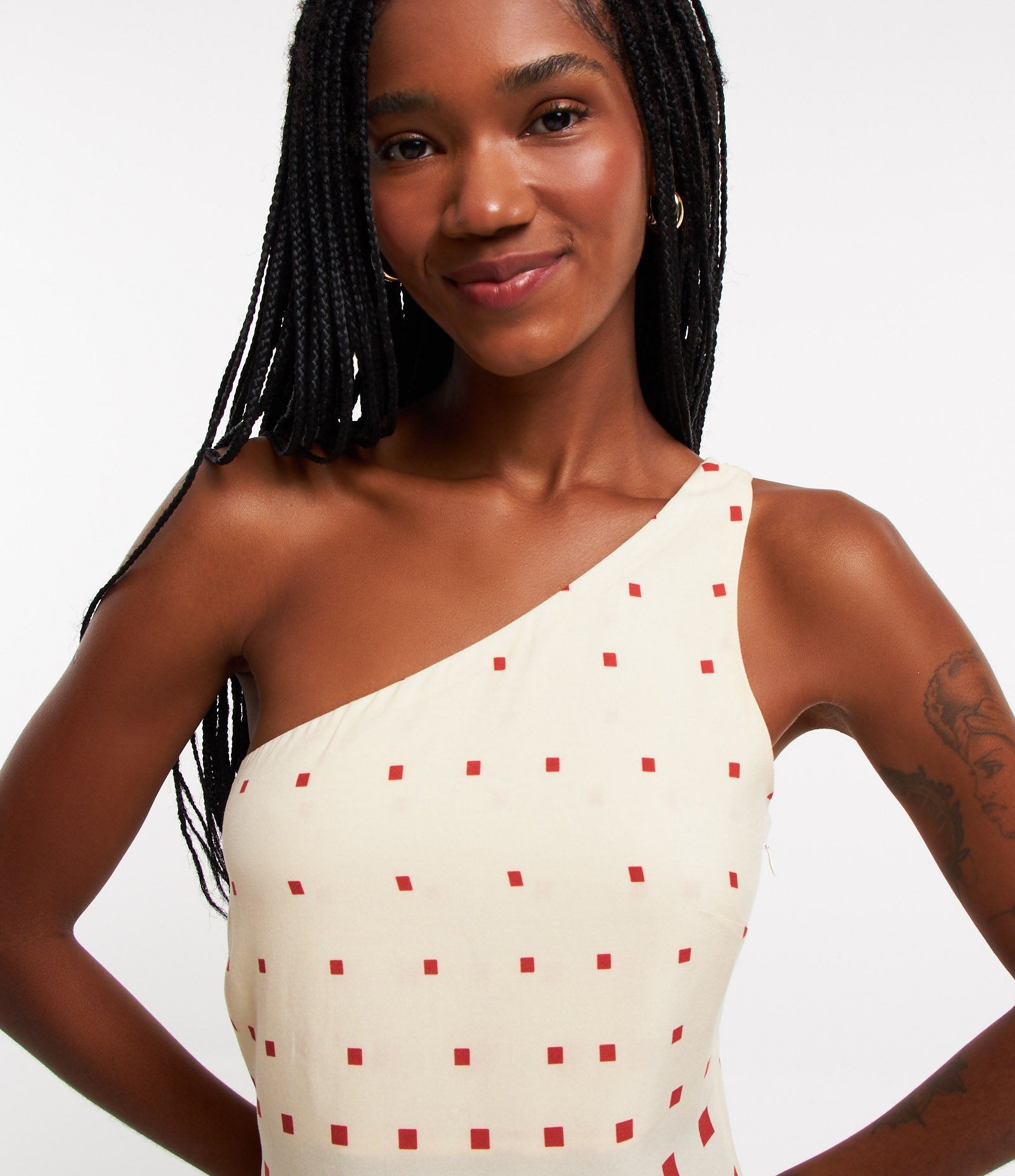 Vestido New Midi em Viscose com Um Ombro Só e Estampa Quadriculada Vermelho 4
