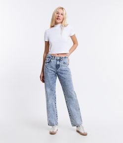 Calça Reta Cintura Média em Jeans Estonado