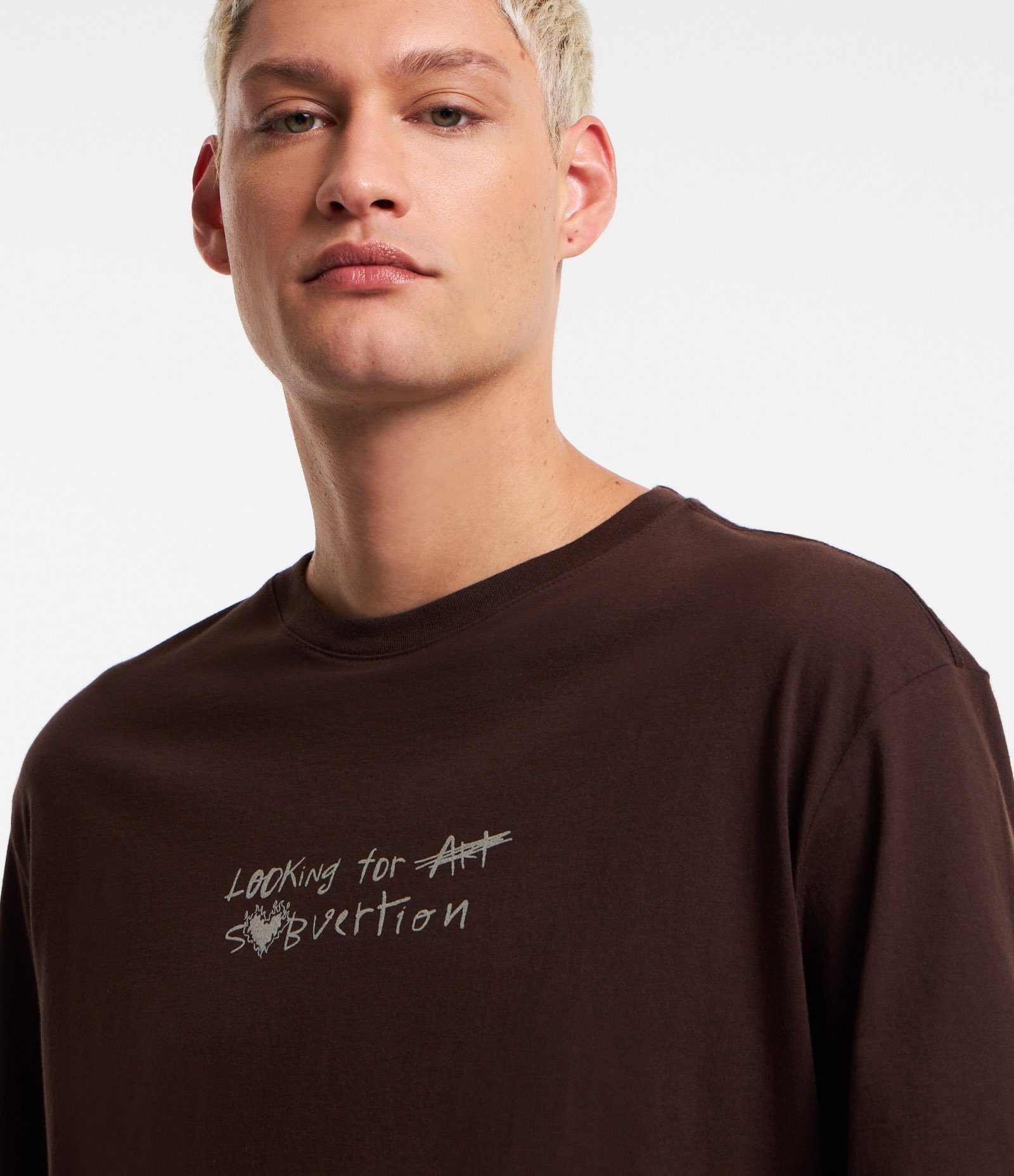 Camiseta Relaxed em Algodão e Estampa Frente e Costas Marrom 4