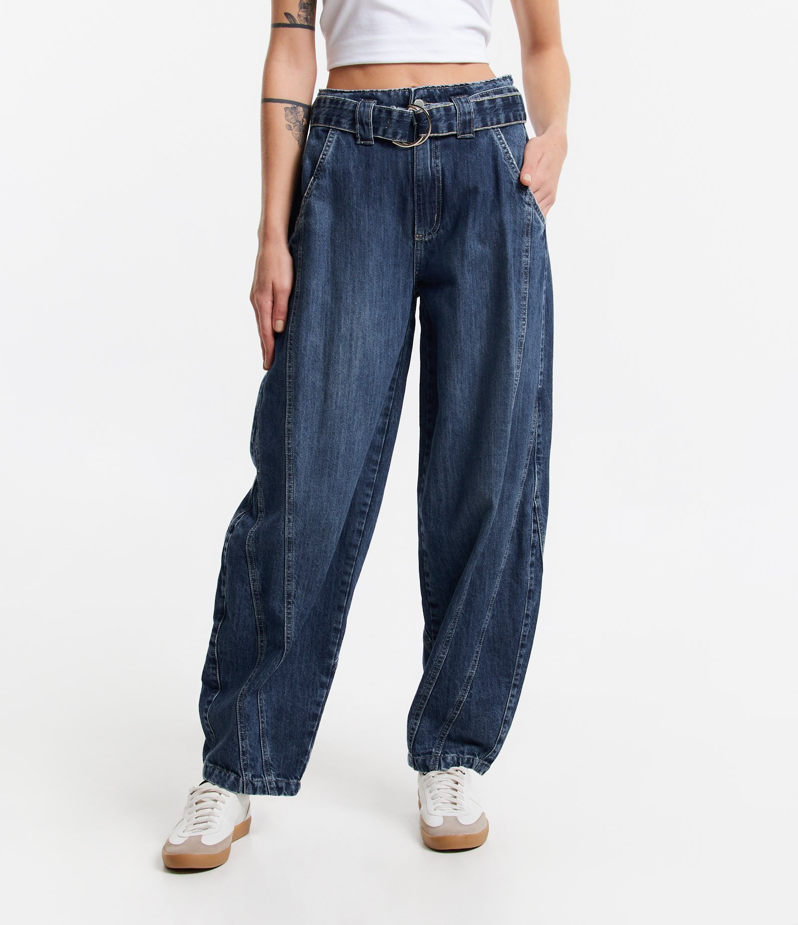 Calça Baggy em Jeans com Bolsos e Recortes Azul 2