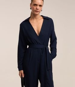 Macacão Alfaiatado com Decote Profundo e Amarração na Cintura