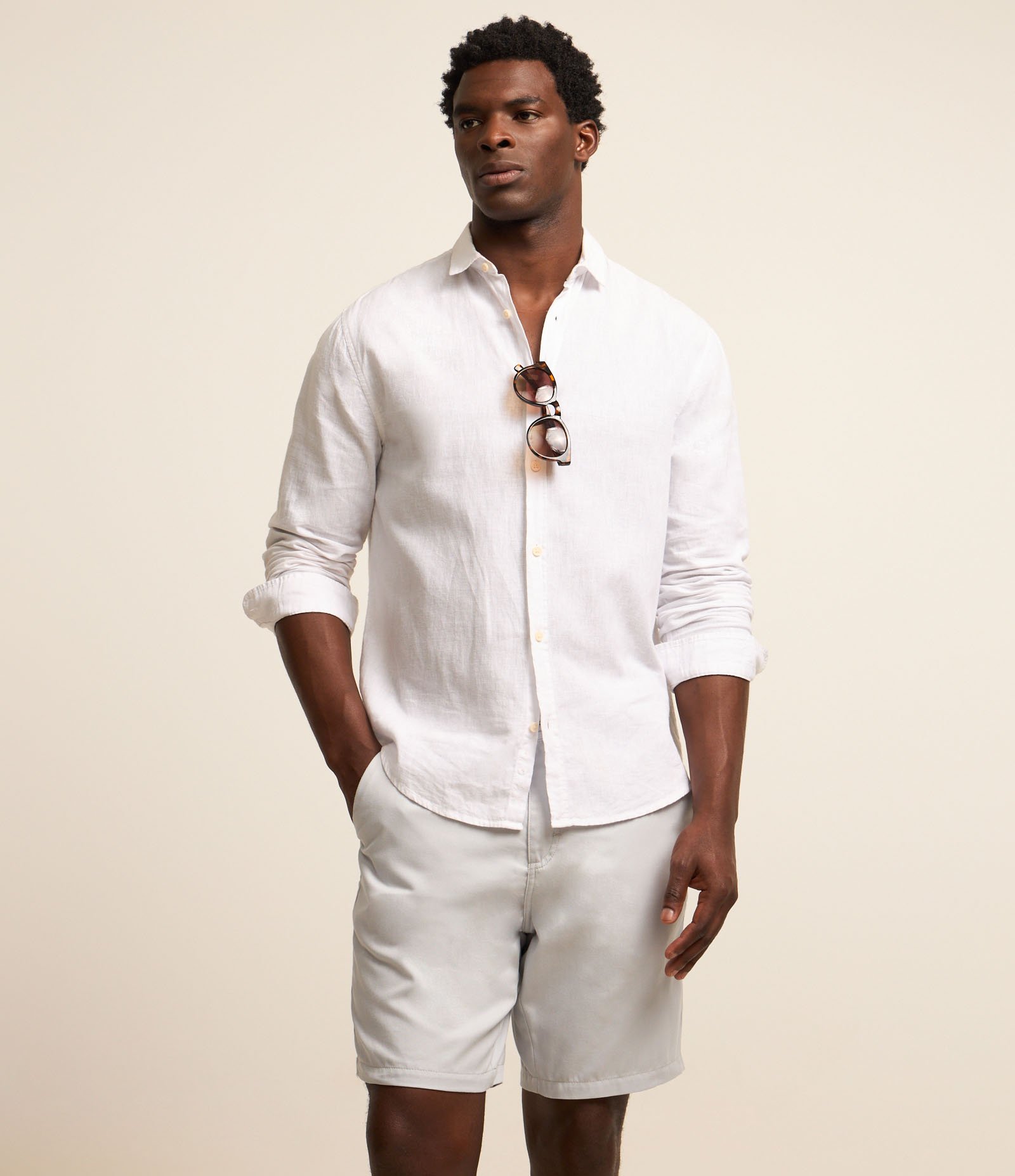 Bermuda Básica em Sarja com Passantes e Bolsos Cinza 2