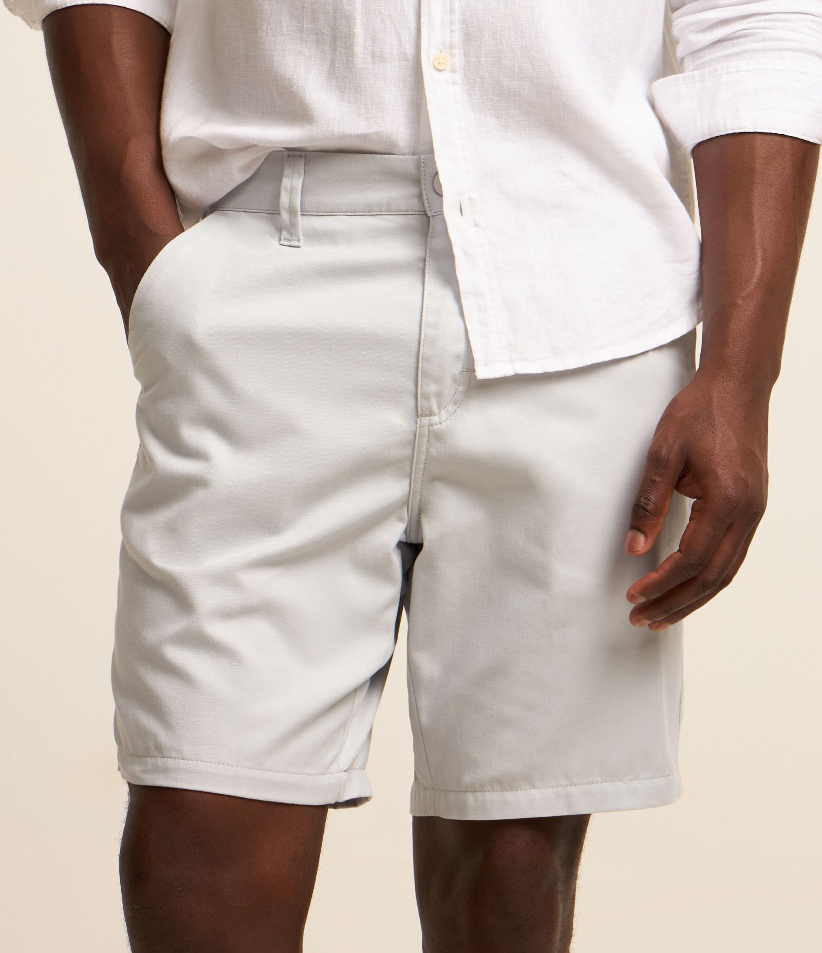 Bermuda Básica em Sarja com Passantes e Bolsos Cinza 3