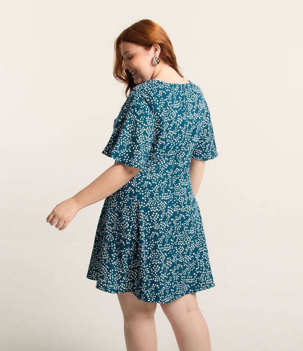 Vestido Curto em Crepe com Manga Sino e Estampa Coração Curve & Plus Size