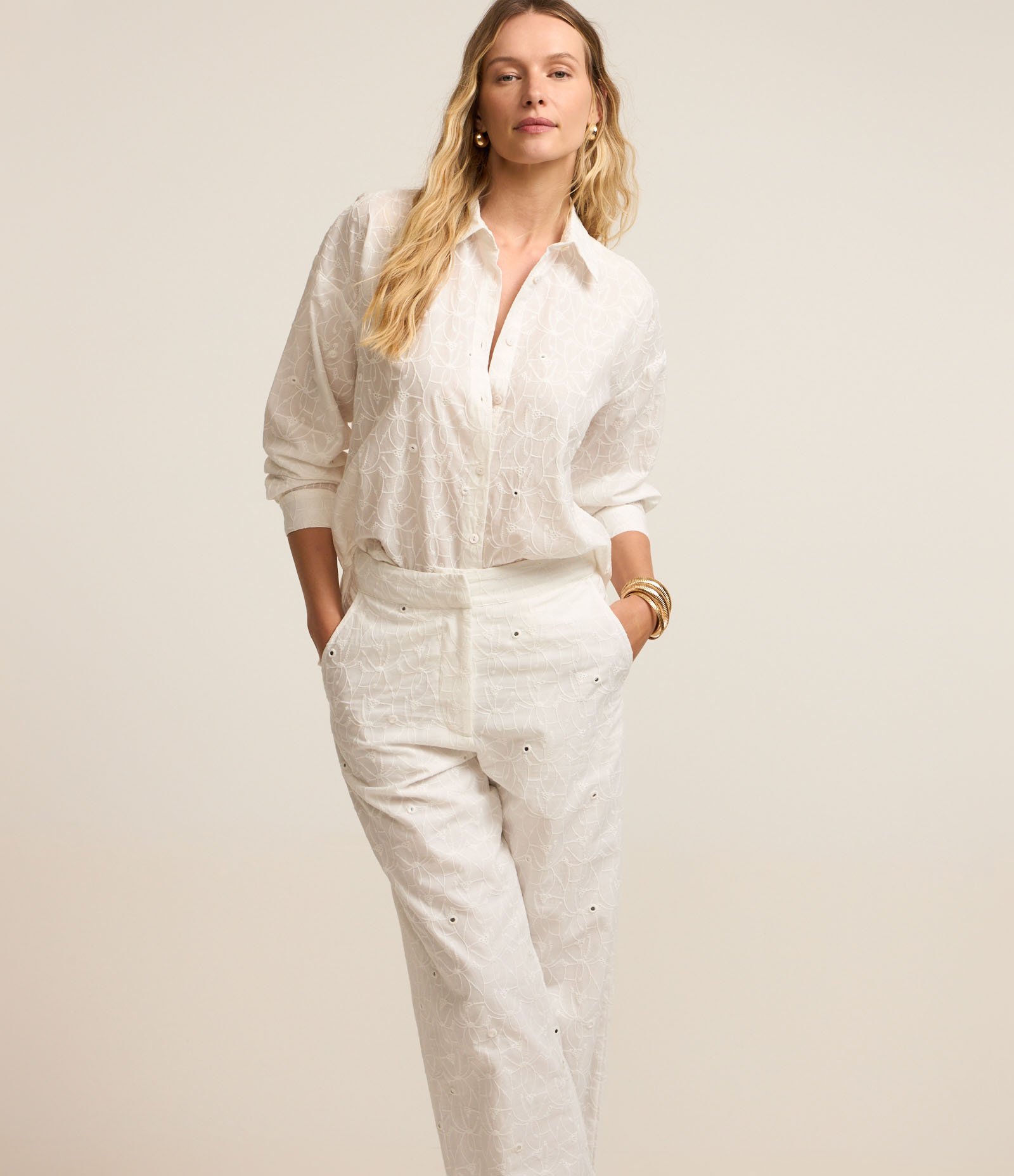 Calça Reta Cintura Alta em Laise com Cós Alfaiatado e Bordados Branco 2