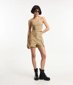 Short em Bengaline com Bolso Cargo Lateral