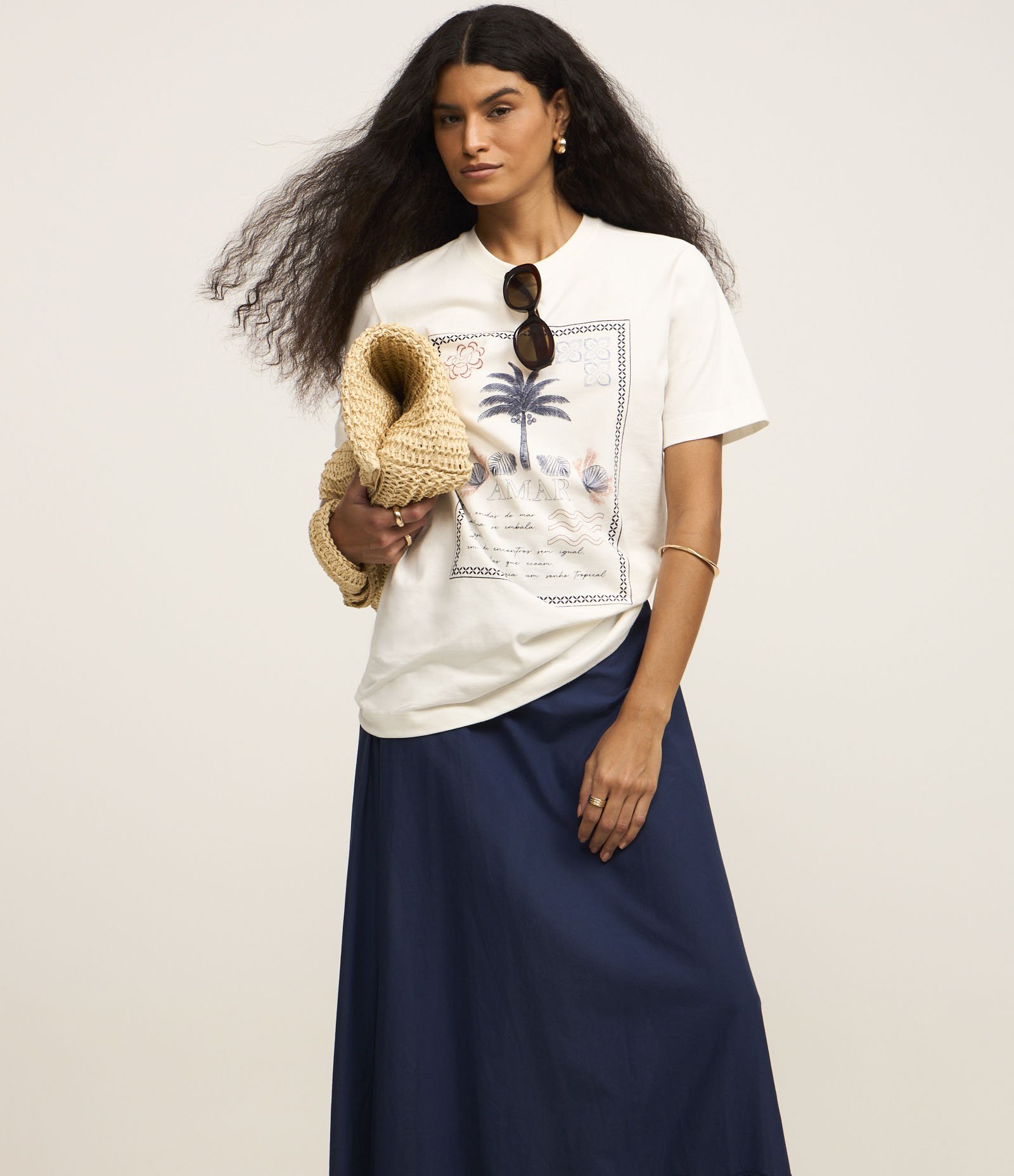 Saia Midi em Tricoline com Detalhe de Richelieu na Barra Azul 2