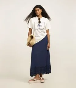 Saia Midi em Tricoline com Detalhe de Richelieu na Barra