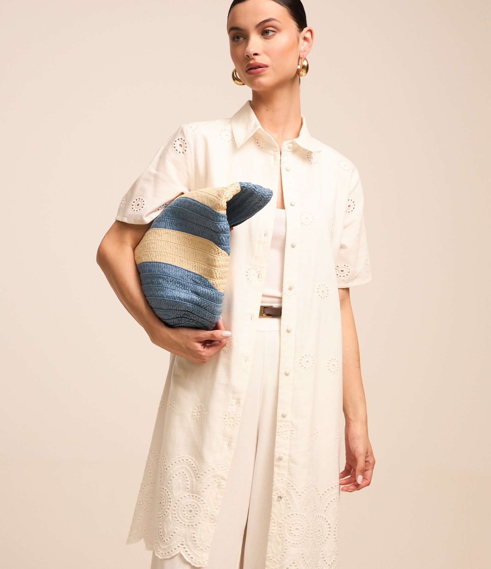 Vestido Curto em Laise com Amarração e Barra Bordada Off White 1