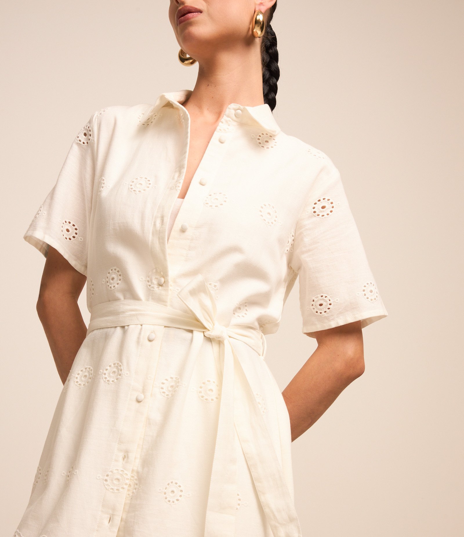 Vestido Curto em Laise com Amarração e Barra Bordada Off White 3