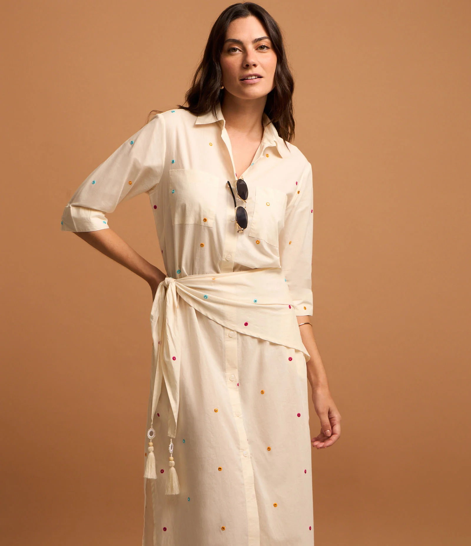 Vestido Midi Evasê com Gola Camisa e Estampa de Mini Espelhos e Amarração Lateral Branco 2