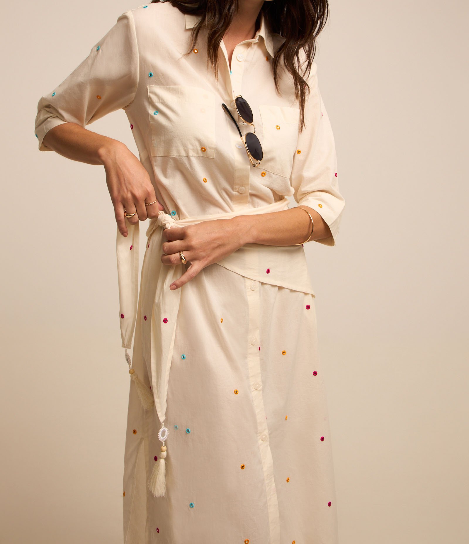 Vestido Midi Evasê com Gola Camisa e Estampa de Mini Espelhos e Amarração Lateral Branco 3