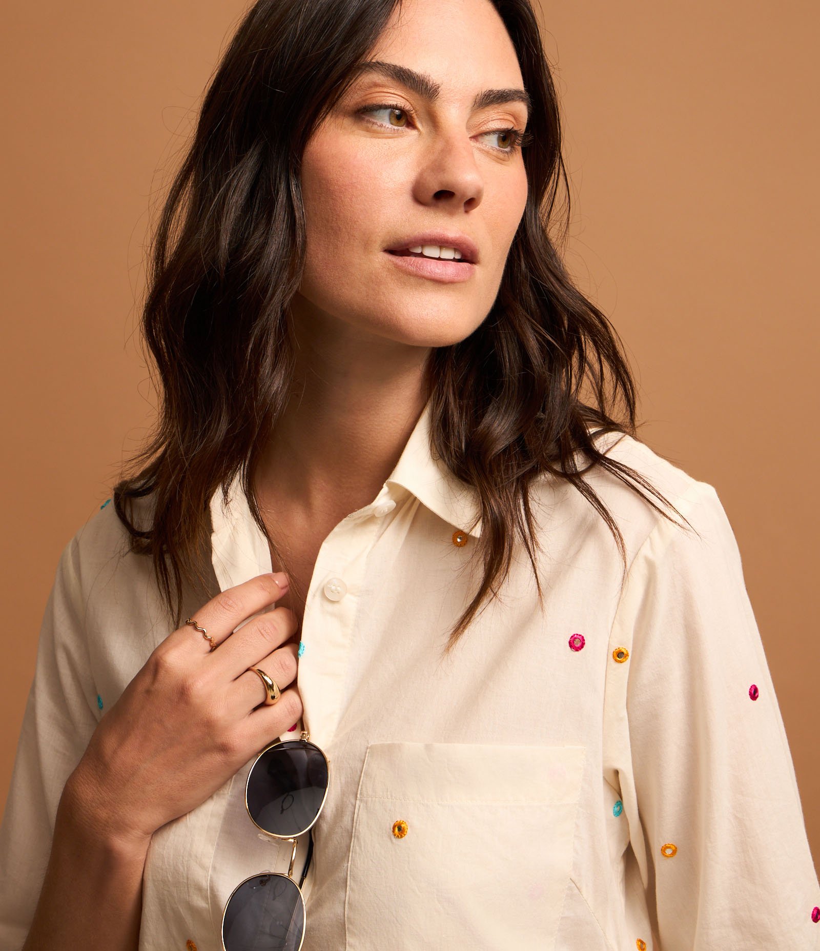 Vestido Midi Evasê com Gola Camisa e Estampa de Mini Espelhos e Amarração Lateral Branco 4