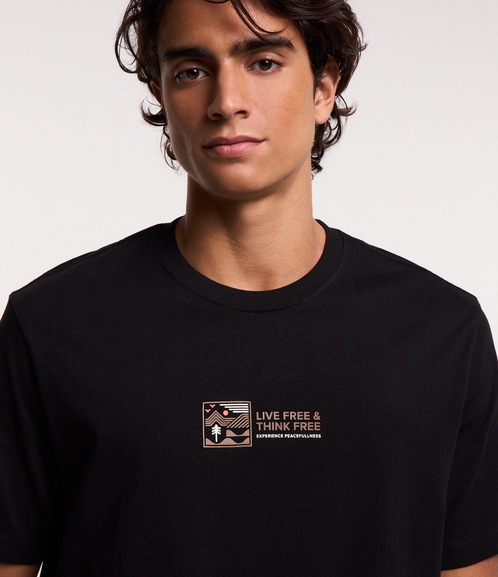 Camiseta Comfort em Algodão Estampa Live Free & Think Free Preto 4