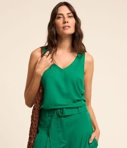 Blusa sem Manga em Viscose com Detalhe nas Costas