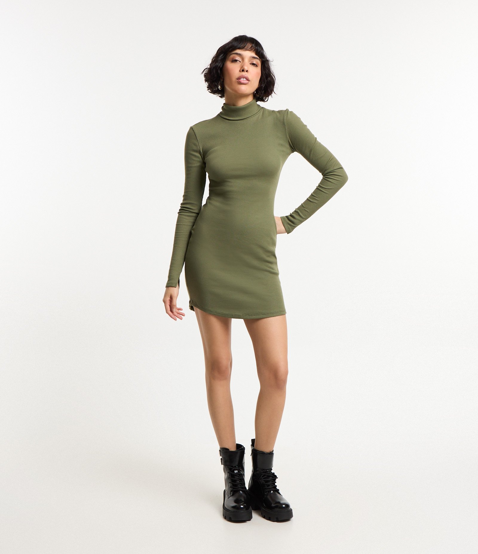 Vestido Reto em Ribana com Barra Arredondada e Golinha Alta Verde Militar 2