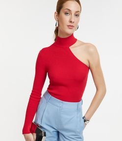 Blusa Ombro Só em Tricô Leve com Golinha e Textura Canelada