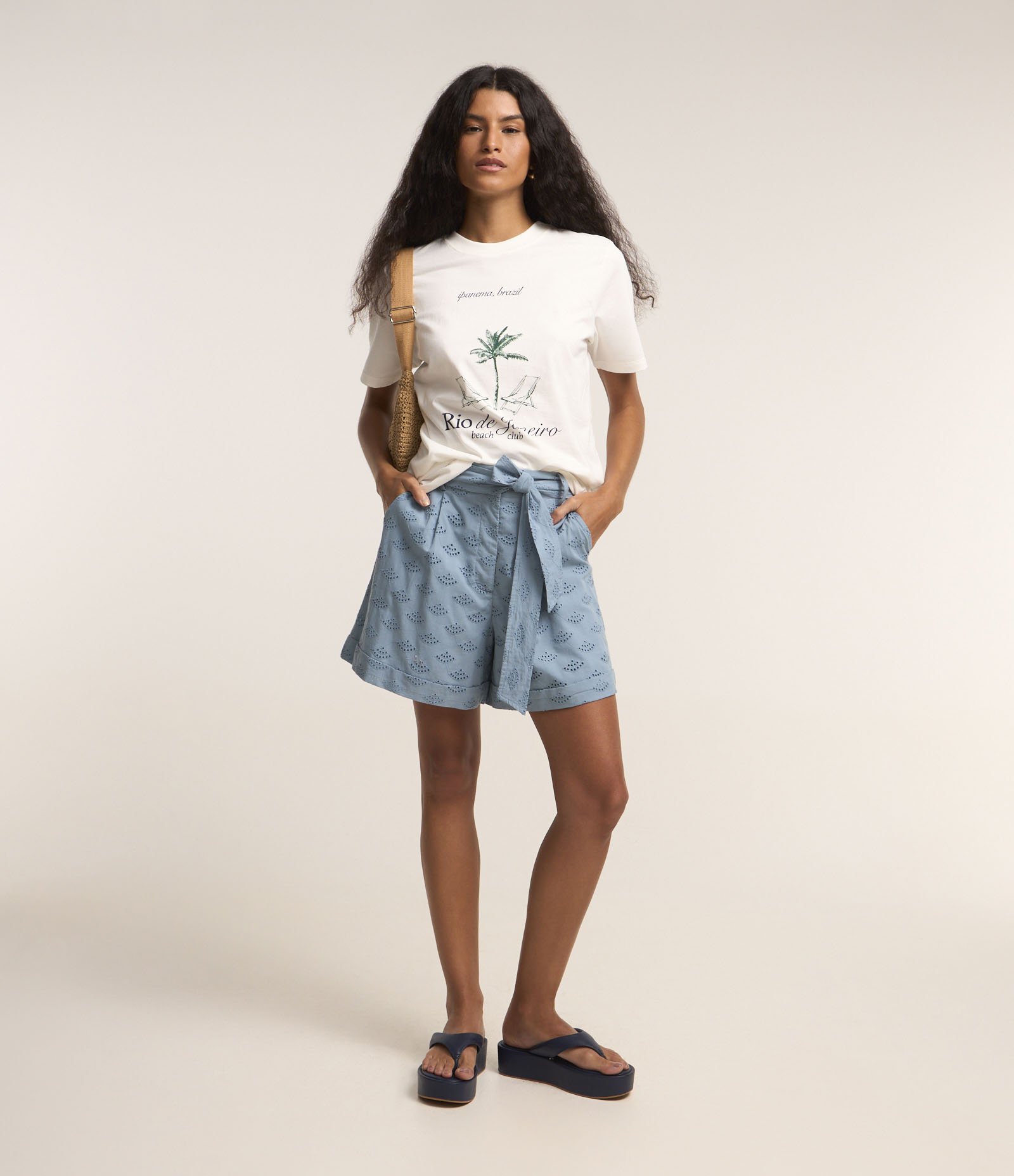 Short Cintura Alta em Laise com Cinto Laço e Leques Bordados 2