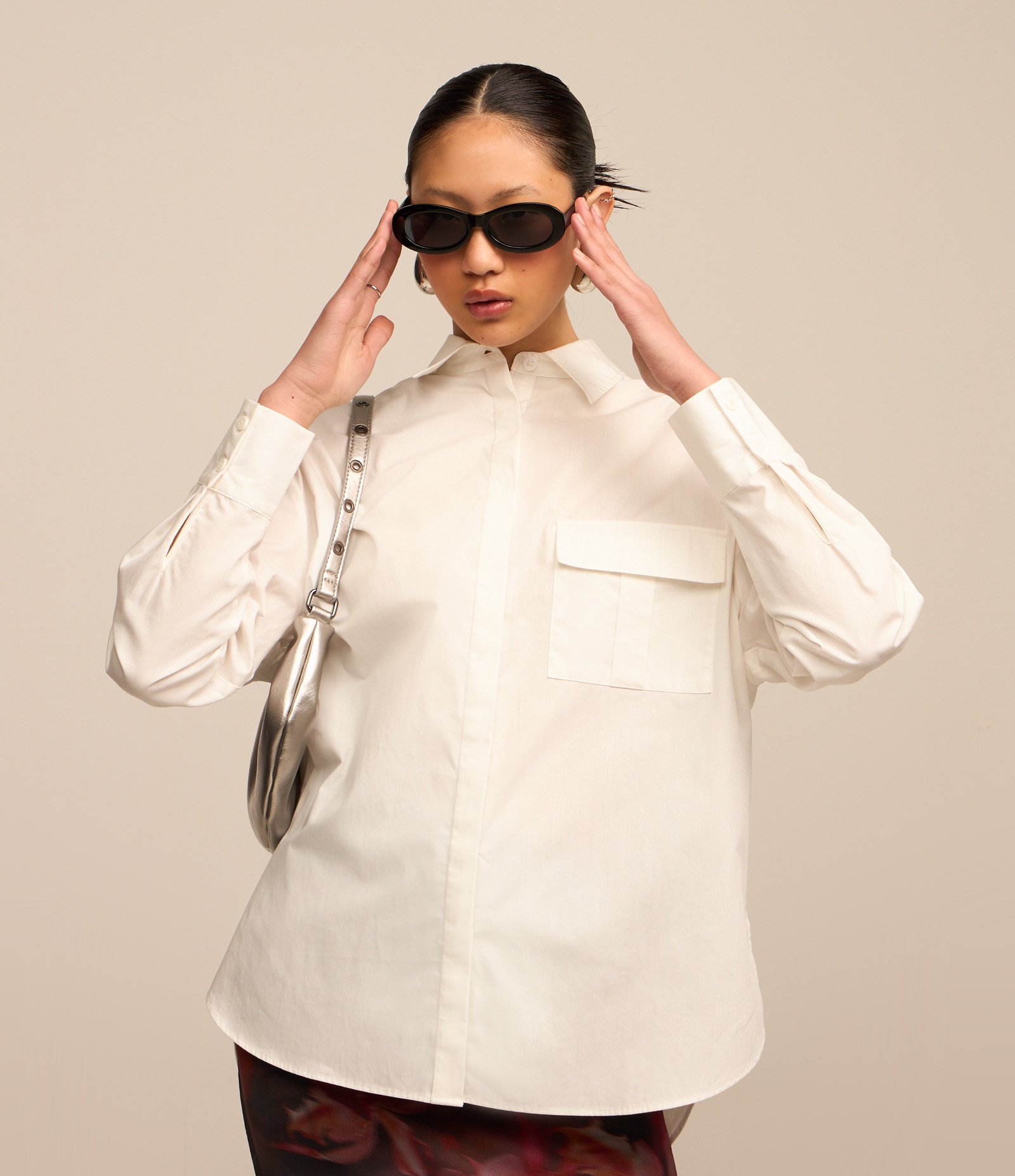 Camisa Alongada em Tricoline com Vista Dupla e Bolso Frontal Branco 1