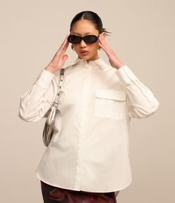 Camisa Alongada em Tricoline com Vista Dupla e Bolso Frontal