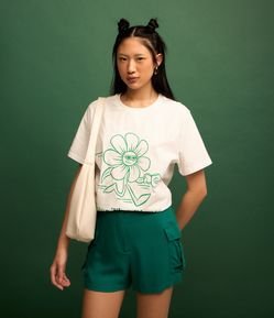 Short em Viscose Creponada com Bolsos Cargo