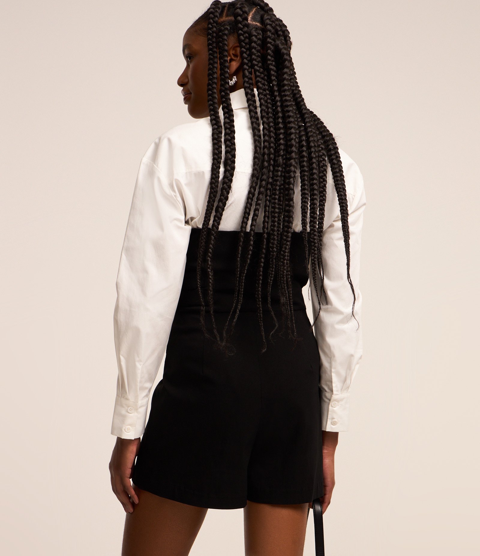 Macaquinho em Bengaline Tomara que Caia com Fivelas Laterais Preto 3