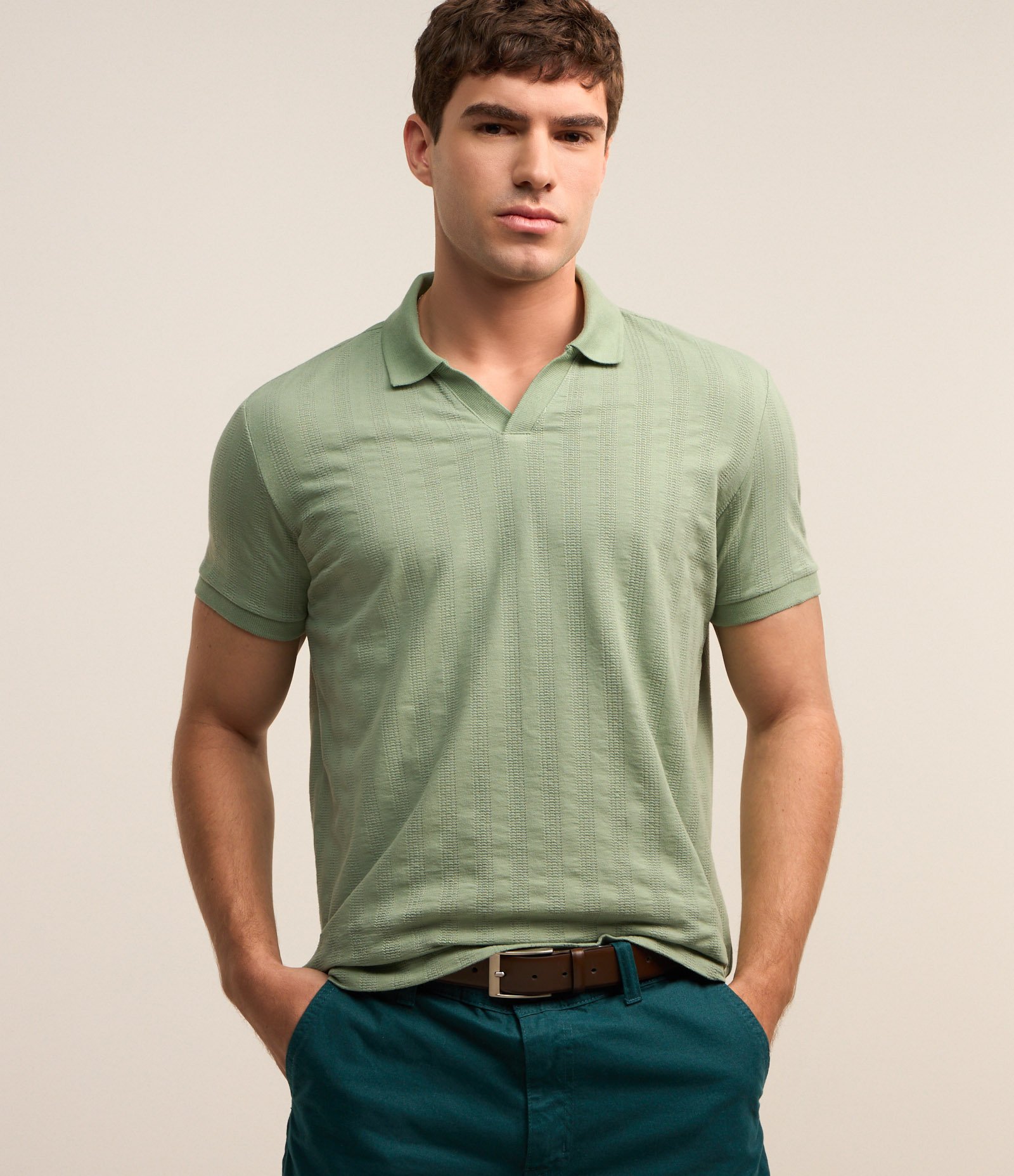 Camiseta Polo com Textura Canelada e Gola V Verde 1