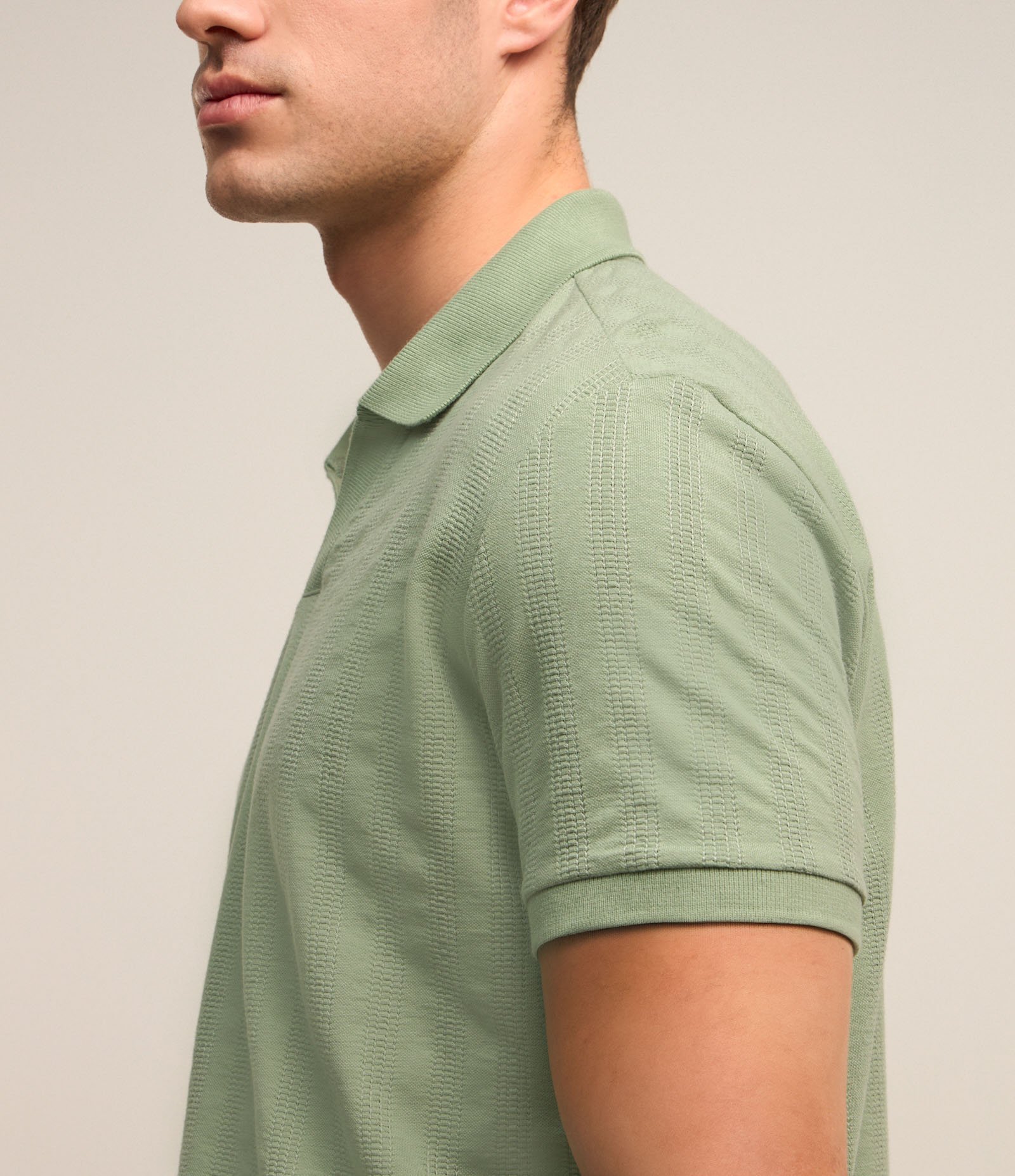 Camiseta Polo com Textura Canelada e Gola V Verde 2