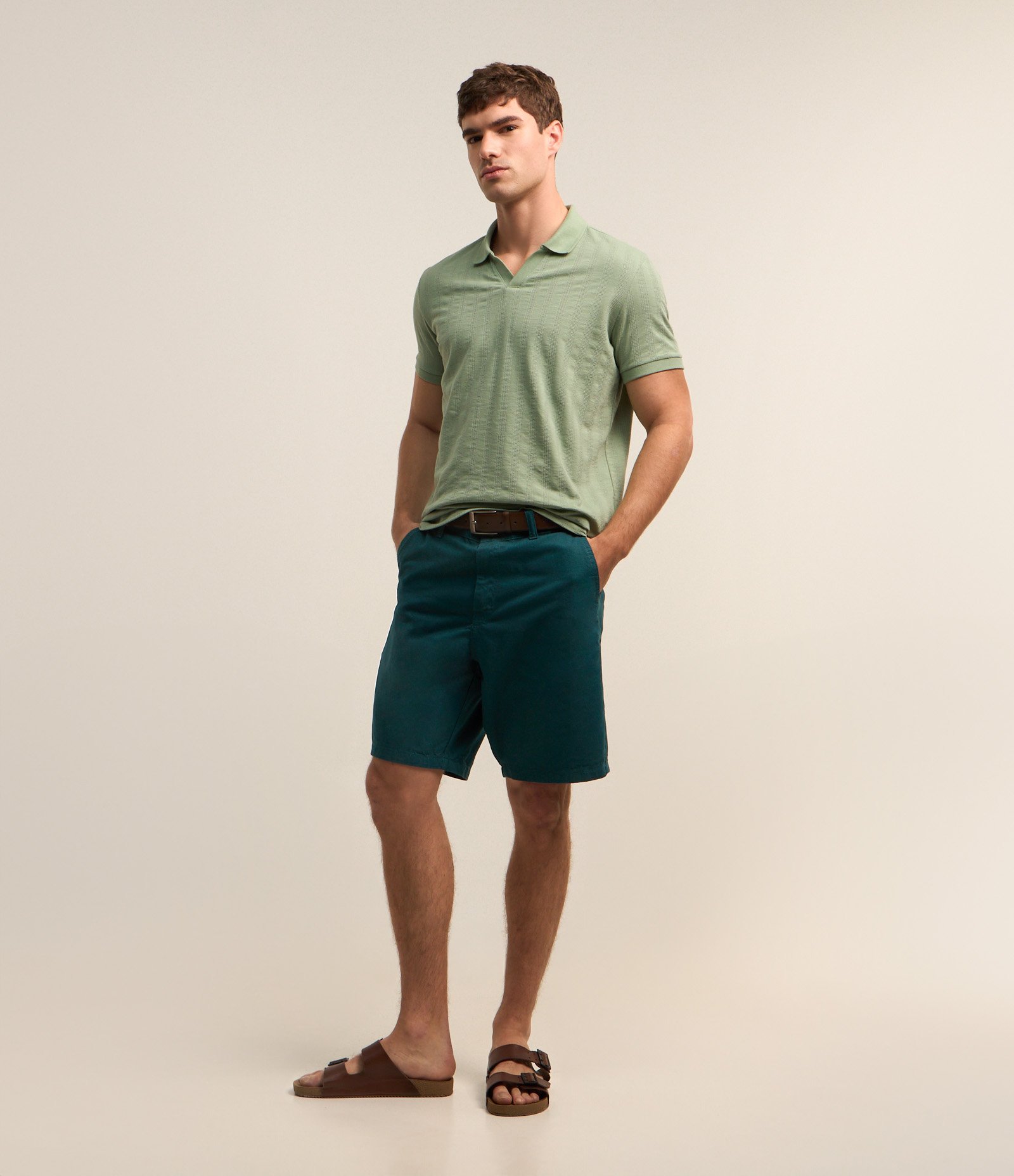 Camiseta Polo com Textura Canelada e Gola V Verde 4