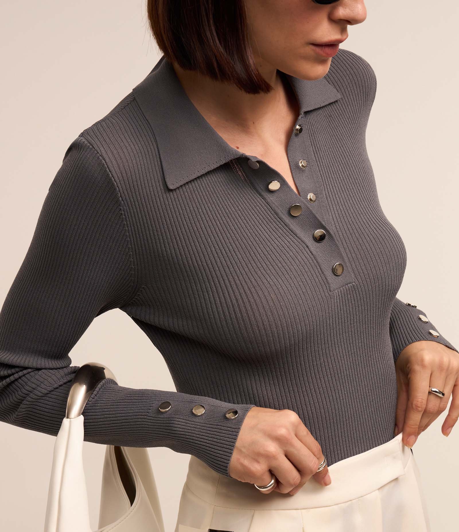 Suéter em Viscose com Gola Lapela e Abotoamento Cinza 1