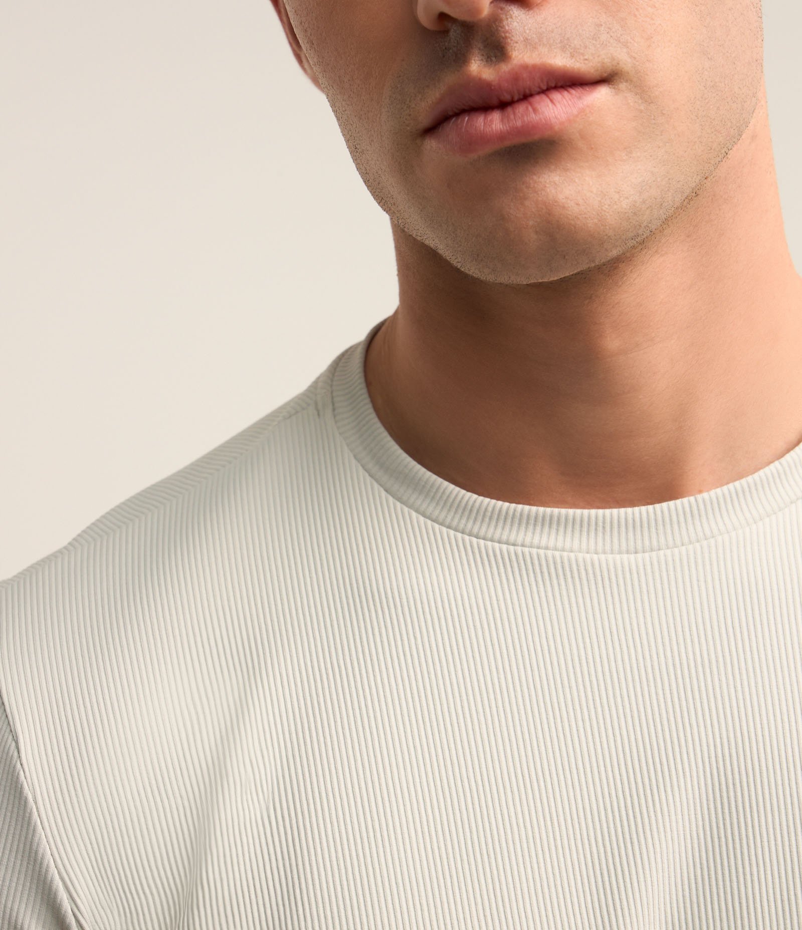 Camiseta Slim Performance com Textura Canelada Cinza 2