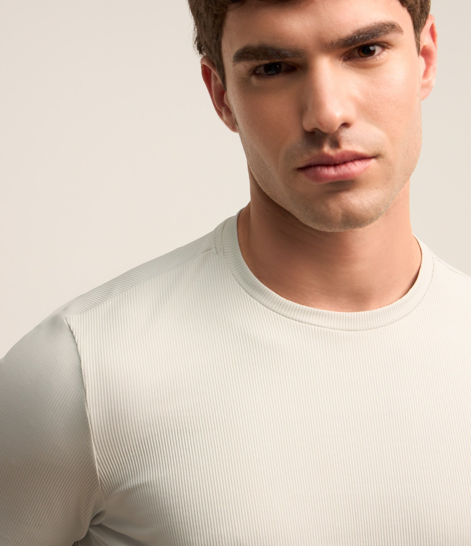 Camiseta Slim Performance com Textura Canelada Cinza 5