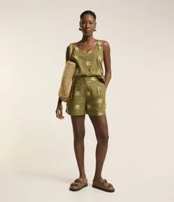 Short em Cambraia com Pregas e Estampa de Coqueiros