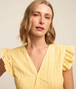 Blusa Sem Manga em Laise com Babado na Cava