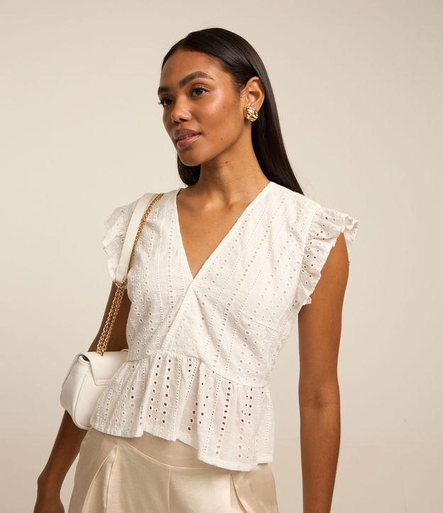 Blusa Sem Manga em Laise com Babado na Cava